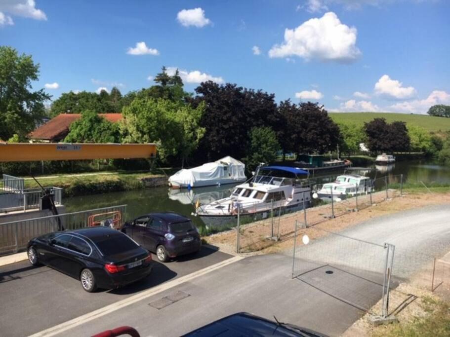 Le Depot Appartement Du Canal 80M2 A Champvert Exterior photo
